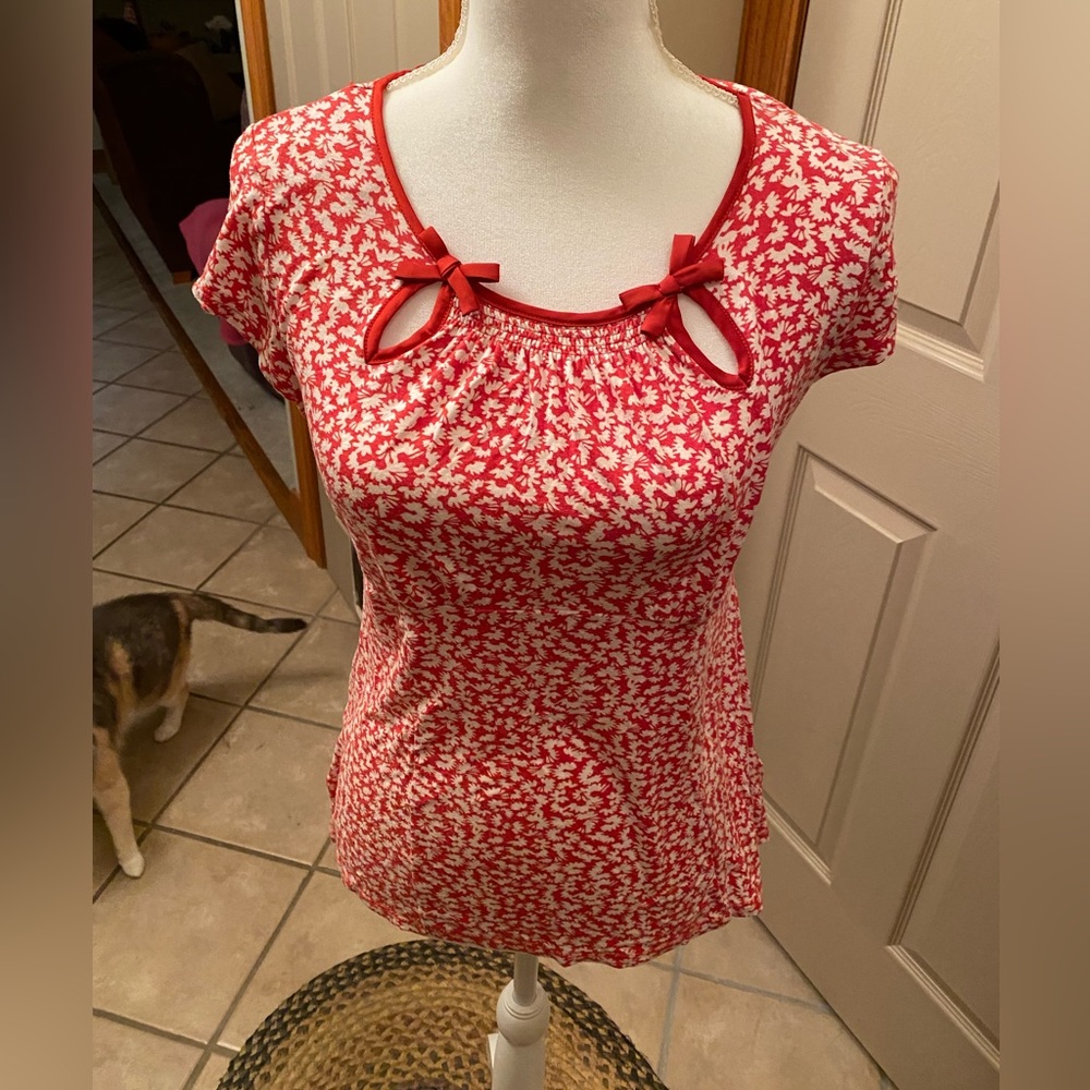 Women’s M Elle brand shirt